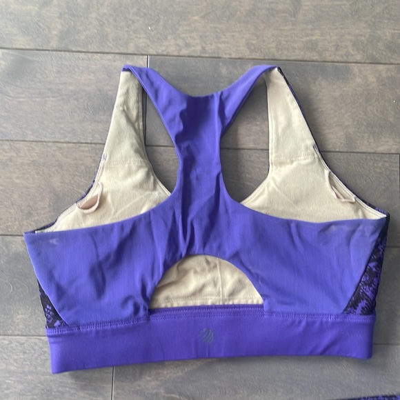 MPG Leggings and matching sports bra, purple lizard print - Picture 3 of 4
